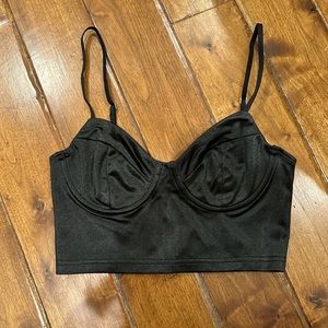Such a cute top cropped satin effect